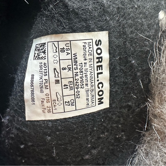 Sorel Charcoal and Black Winter Boots with Faux Fur - decorative button missing - Picture 5 of 7